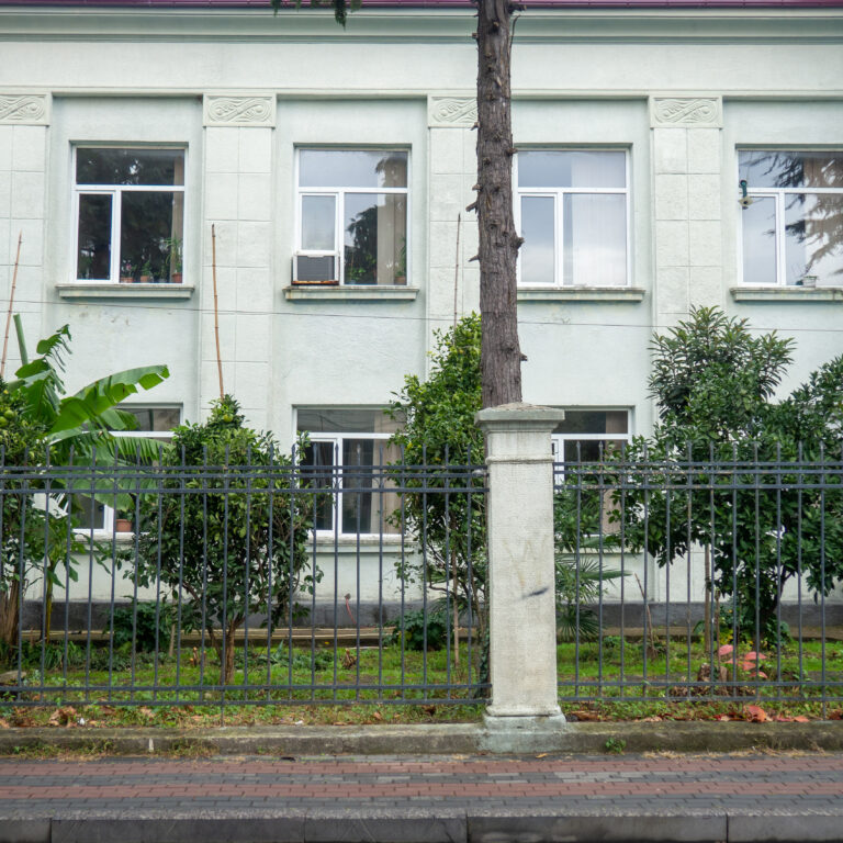 is a gated entry enough security for an apartment building